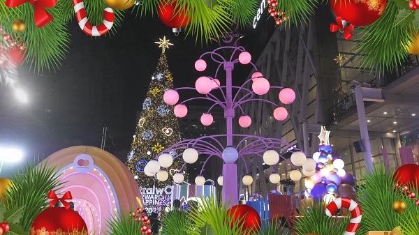 “มะปราง – ตูน” ชวนแชะภาพจุดแลนด์มาร์คกับเทศกาลคริสต์มาส   (มีคลิป)