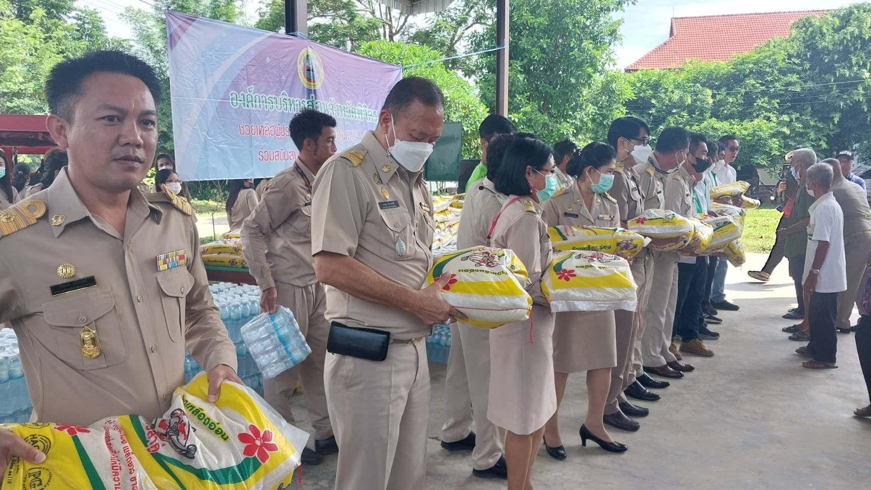แม่น้ำยม ยังท่วมขังสูงนานกว่า 1 เดือน ประชาชนเริ่มเจ็บป่วยจำนวนมาก