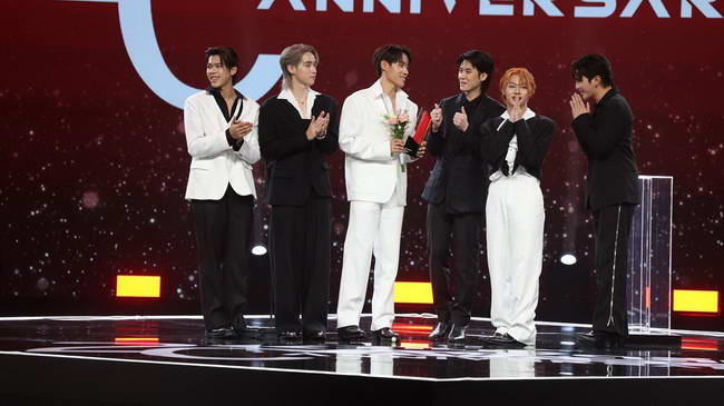 คนบันเทิงตบเท้าร่วมงาน คมชัดลึกอวอร์ด จัดยิ่งใหญ่ครบรอบ 20 ปี คนบันเทิงตบเท้าร่วมงาน คมชัดลึกอวอร์ด จัดยิ่งใหญ่ครบรอบ 20 ปี