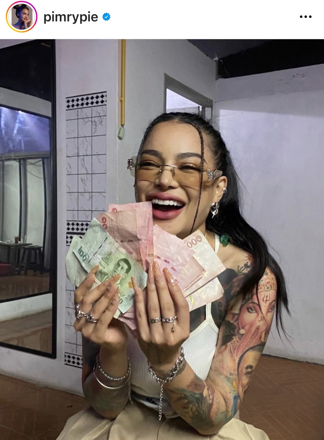 พิมรี่พาย อวดทิปก้อนโต จากการขึ้นคอนเสิร์ตเดี่ยวครั้งแรก พิมรี่พาย อวดทิปก้อนโต จากการขึ้นคอนเสิร์ตเดี่ยวครั้งแรก