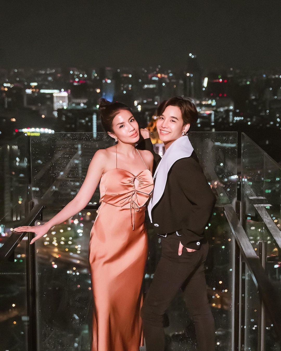 ลุกซ์ ชาญวิทย์ น้องชาย ใบเตย สุธีวัน โพสต์ภาพแฟนและพี่สาว แคปชั่นหัวใจแตกสลาย