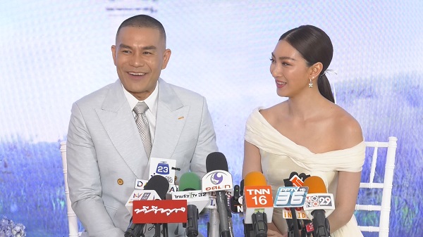 แพนเค้ก – พี่หมี จัดเต็มความอลังการ พิธีฉลองมงคลสมรส    (มีคลิป)