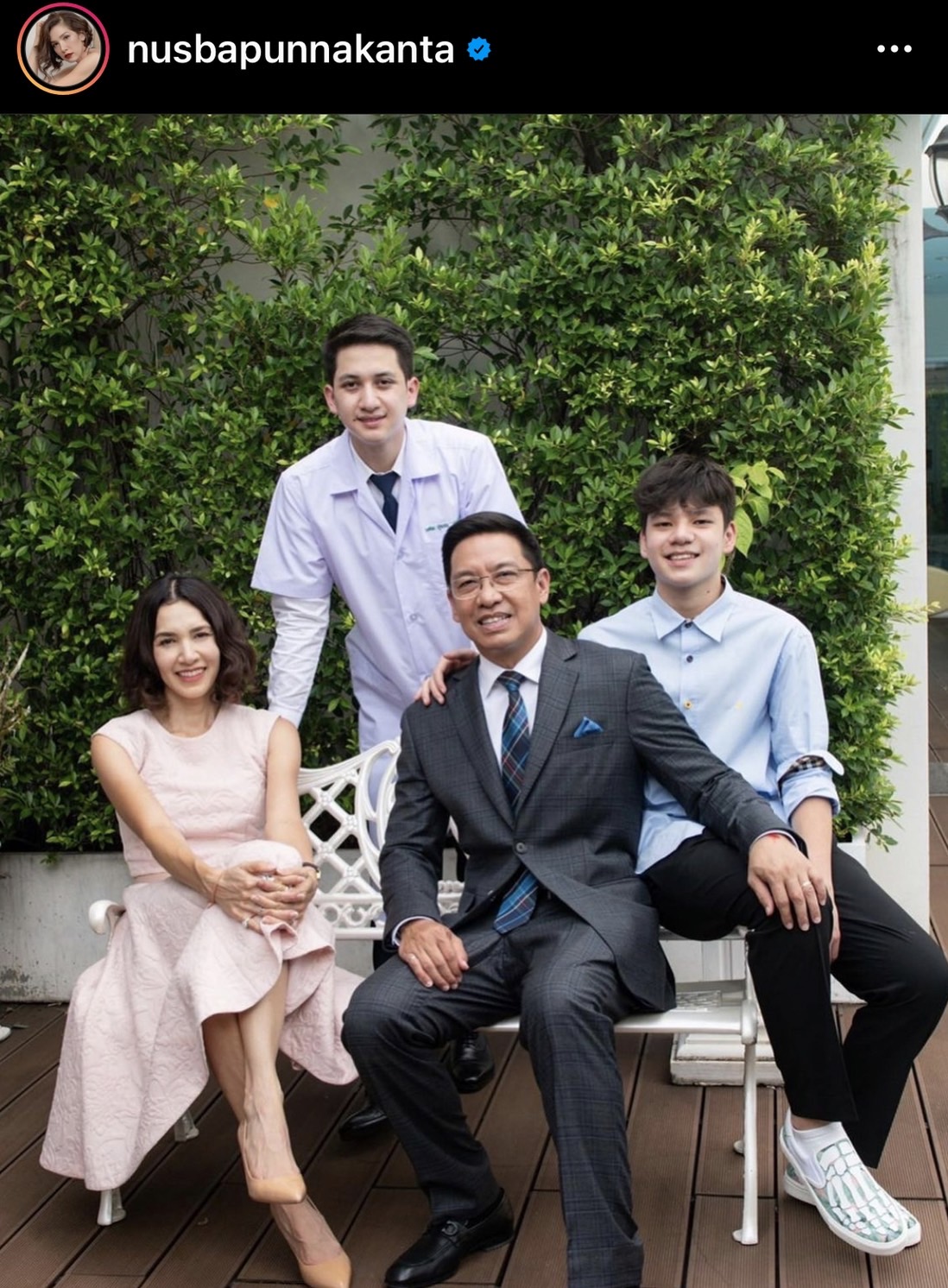 นุสบา สุดภาคภูมิใจ ลูกชาย รับเสื้อกาวน์ นุสบา สุดภาคภูมิใจ ลูกชาย รับเสื้อกาวน์