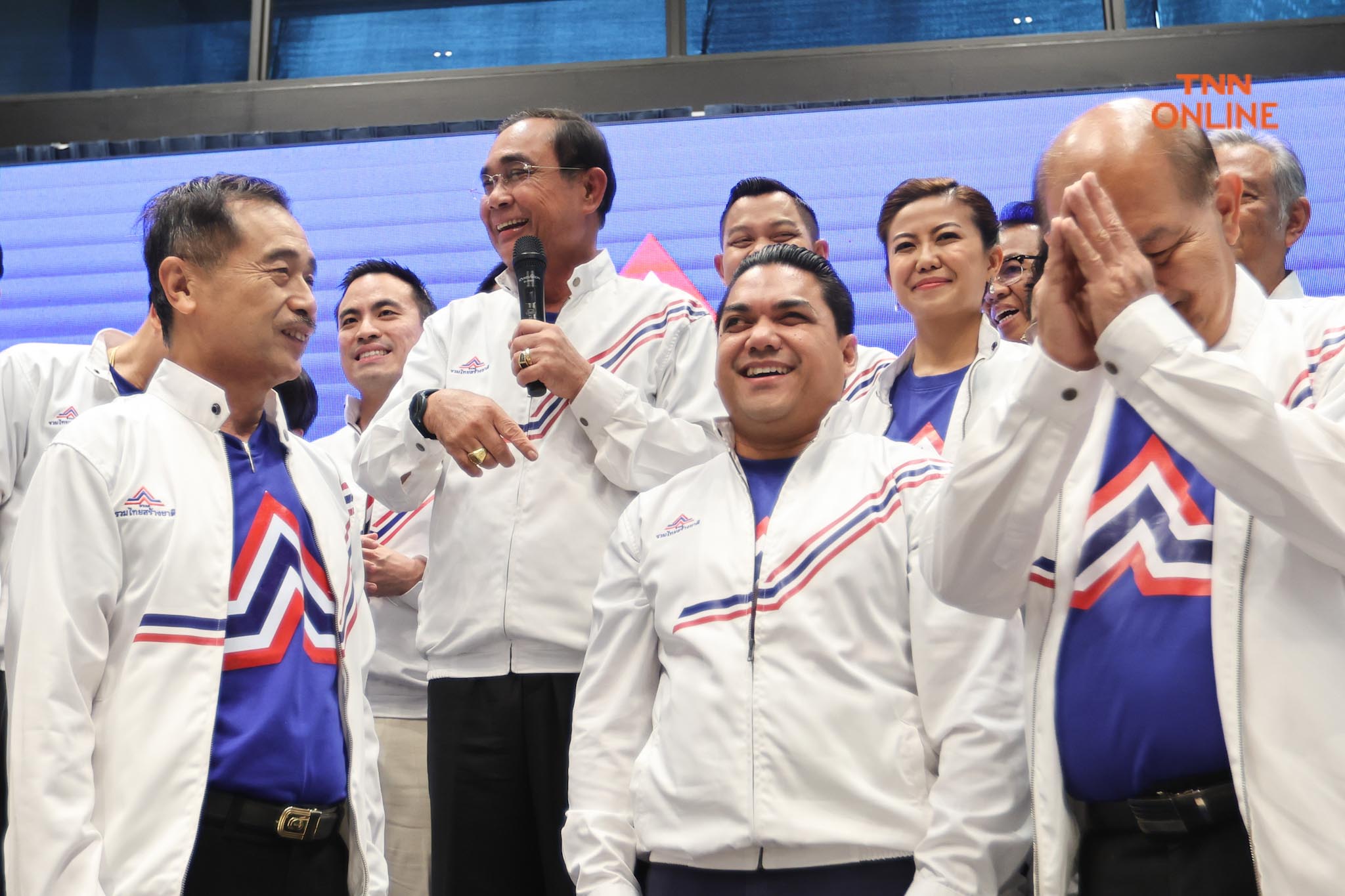 นายก เข้าพรรค รทสช. ครั้งแรก สวมเสื้อรับอดีต ส.ส. เข้าพรรคระดับเกรดเอ นายก เข้าพรรค รทสช. ครั้งแรก สวมเสื้อรับอดีต ส.ส. เข้าพรรคระดับเกรดเอ