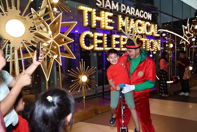 รับเทศกาลคริสต์มาส ขบวนพาเหรดซานต้ามอบความสุข รับเทศกาลคริสต์มาส ขบวนพาเหรดซานต้ามอบความสุข