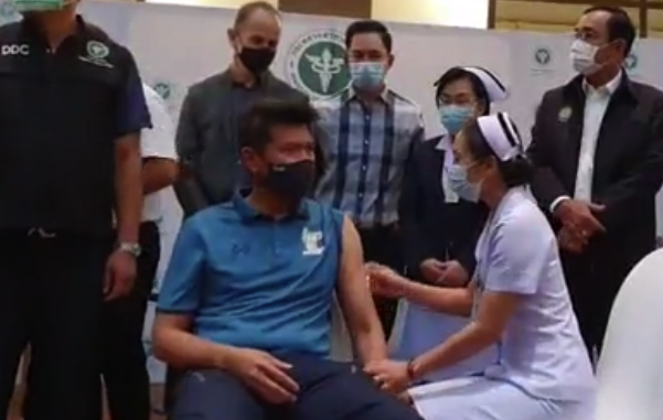 ‘สาธิต’เผยหลังรับ ‘วัคซีนโควิด-19’ เข็มแรก ยังไม่มีอาการข้างเคียง ‘สาธิต’เผยหลังรับ ‘วัคซีนโควิด-19’ เข็มแรก ยังไม่มีอาการข้างเคียง