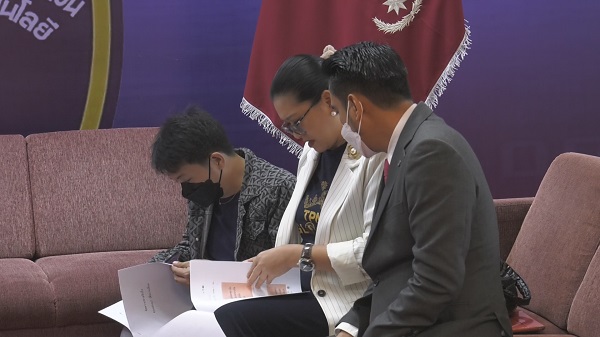 “ปุ้ย ปิยาภรณ์” เอาจริง ยื่นเอกสารดำเนินคดีเกรียนคีย์บอร์ดแล้ว   (มีคลิป)