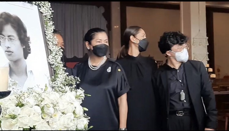 เผยภาพบรรยากาศพิธีรดน้ำศพ หม่อมหลวงพันธุ์เทวนพ เทวกุล เผยภาพบรรยากาศพิธีรดน้ำศพ หม่อมหลวงพันธุ์เทวนพ เทวกุล