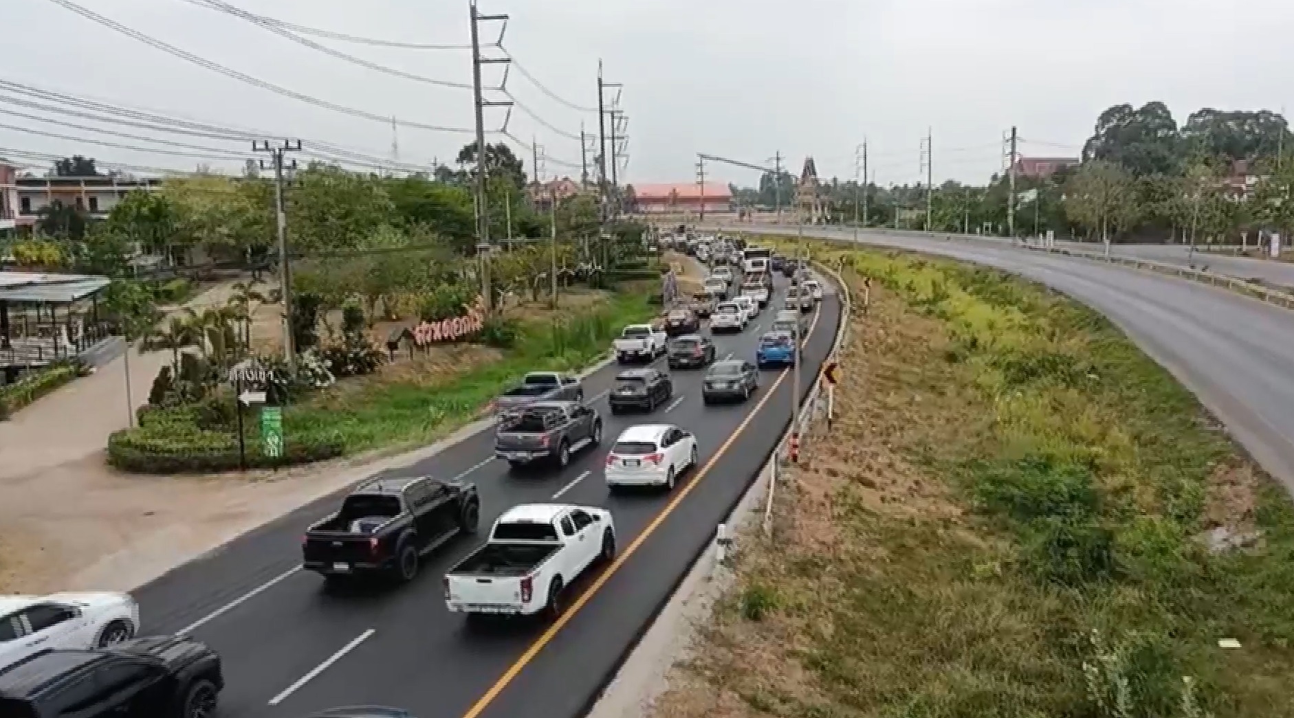 เช็กจราจรล่าสุด ถนนมิตรภาพ ติดหนึบ ต้องเปิดช่องทางพิเศษระบายรถ