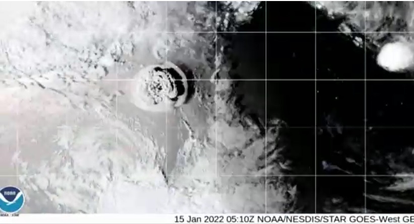 เปิดภาพดาวเทียมวินาที ภูเขาไฟใต้ทะเลในตองกา ระเบิดใต้มหาสมุทรแปซิฟิก