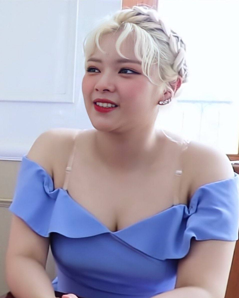 จองยอน ไม่สบาย ทำให้เธอไม่สามารถขึ้นโชว์ประเดิมเวิลด์ทัวร์กับเพื่อนร่วมวง TWICE ที่กรุงโซลได้