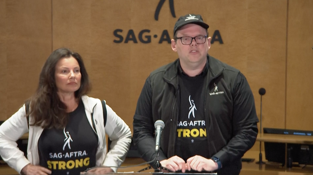 ดาราวอล์กเอาท์!! งานเปิดตัวหนัง Oppenheimer หลังมติหยุดงานประท้วง ฮอลลีวูดป่วนหนัก