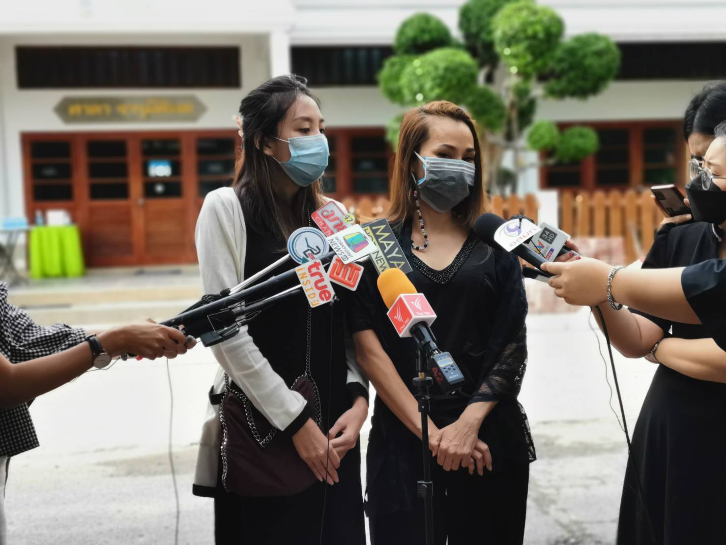 ภรรยา - ลูกสาว ร่ำไห้ หลังเสนาโค้กจากไปอย่างไม่มีวันกลับ