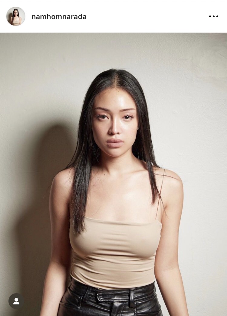 น้ำหอม นารดาเพื่อนสาวของ ก้อย อรัชพร โพสต์สตอรี่แซ่บ รำคาญผู้หญิงคนหนึ่ง แต่ก้อยไม่ให้พูดชื่อ 