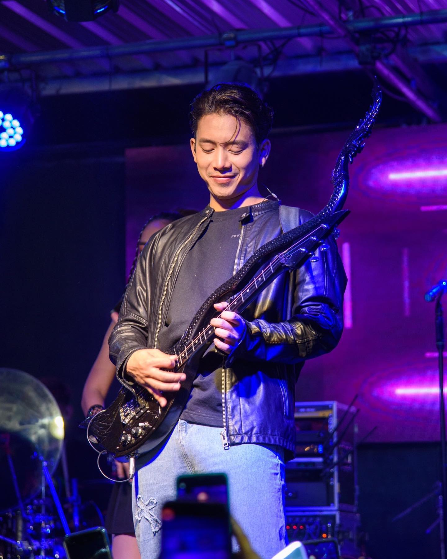 เบิ้ล ปทุมราช เจอแฟนคลับลวนลามจับเป้ากลางเวที ลั่น! จับได้แต่อย่าขยี้ เบิ้ล ปทุมราช เจอแฟนคลับลวนลามจับเป้ากลางเวที ลั่น! จับได้แต่อย่าขยี้