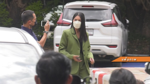 “กระติก” แจงคราบเลือดบนเสื้อ หลัง “แซน” ชี้เป้า ยัน “แตงโม” ตกท้ายเรือ (มีคลิป) “กระติก” แจงคราบเลือดบนเสื้อ หลัง “แซน” ชี้เป้า ยัน “แตงโม” ตกท้ายเรือ (มีคลิป)