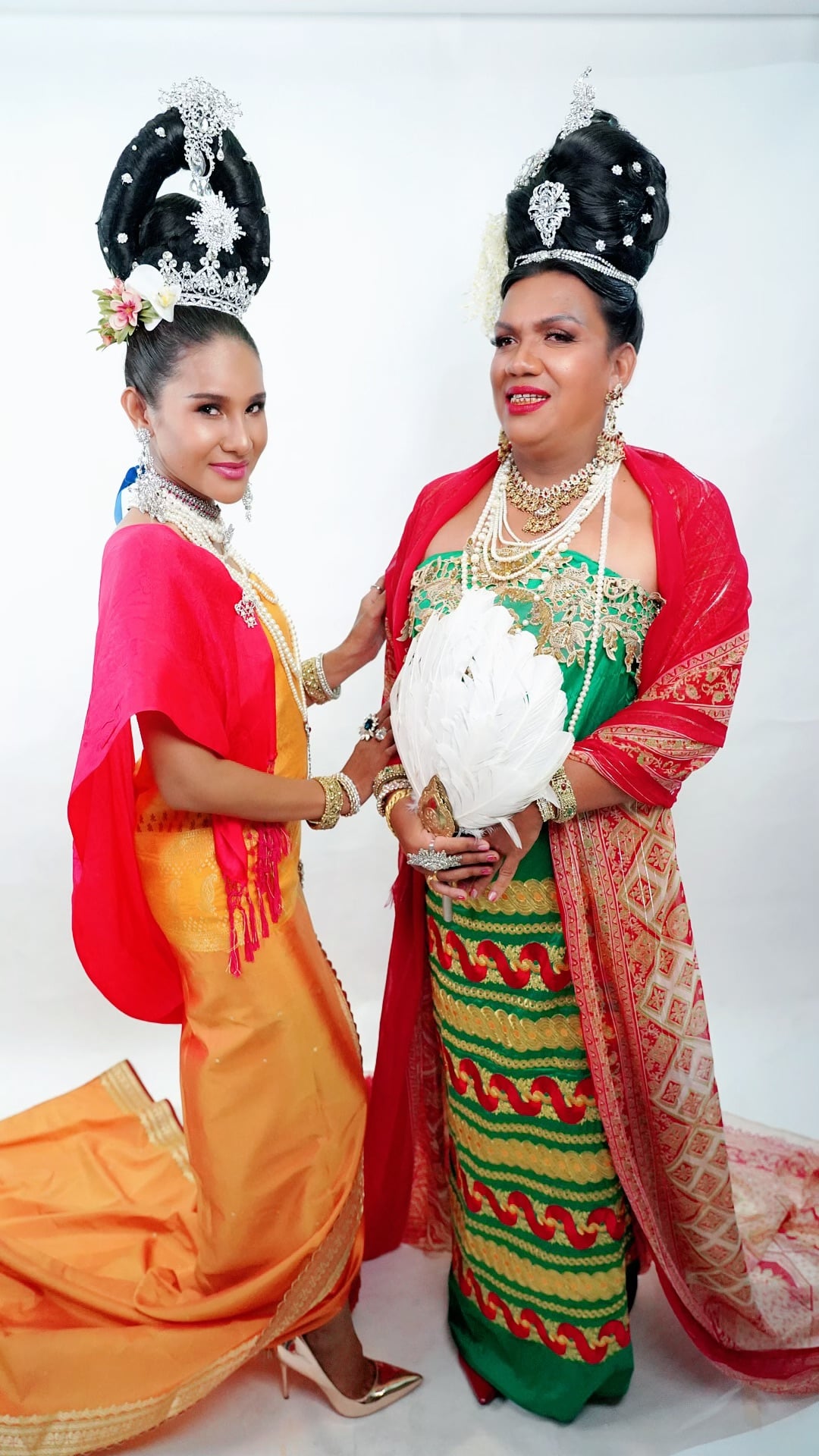 ถึงหูแม่แล้ว!!  “อั้ม” มอบดอกไม้ช่อโต ให้ แม่หญิงลี เมืองทิพย์ต้องลุกเป็นไฟ!!