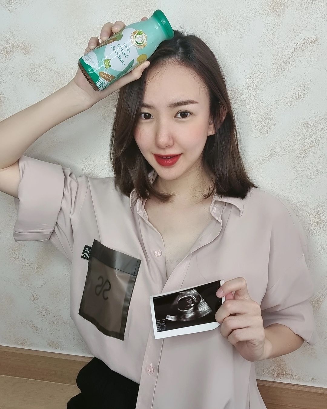 เชอรีน ท้องแล้ว!! อวดภาพลูกน้อย พร้อมเป็นคุณแม่เต็มที่ เชอรีน ท้องแล้ว!! อวดภาพลูกน้อย พร้อมเป็นคุณแม่เต็มที่