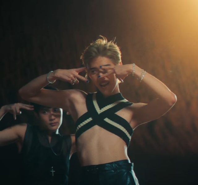 3 ซุปตาร์ ประชันความแซ่บในชุดตะเบงมาน