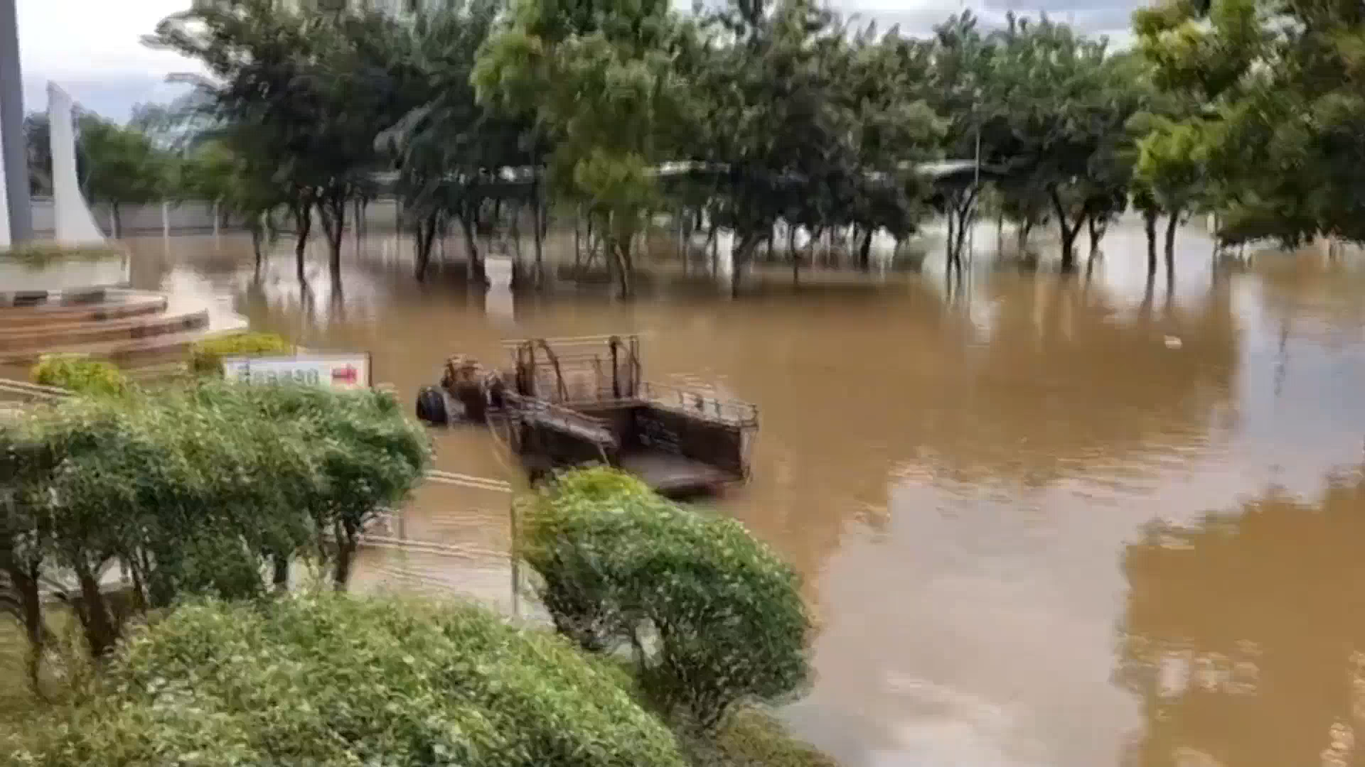 ด่วน! พิจิตร น้ำป่าทะลักท่วม โรงพยาบาลดงเจริญ เร่งย้ายผู้ป่วยวุ่น ด่วน! พิจิตร น้ำป่าทะลักท่วม โรงพยาบาลดงเจริญ เร่งย้ายผู้ป่วยวุ่น