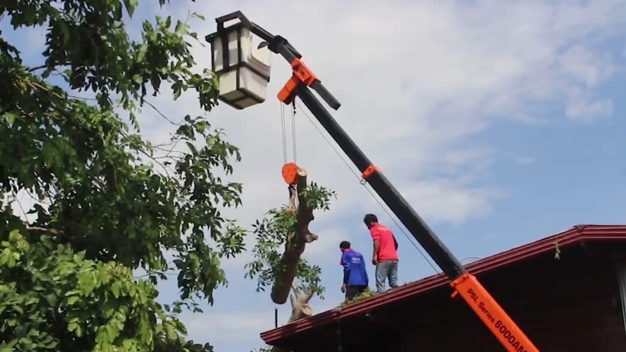 พายุลูกเห็บกระหน่ำ “สุรินทร์” บ้านพัง 115 หลัง พายุลูกเห็บกระหน่ำ “สุรินทร์” บ้านพัง 115 หลัง