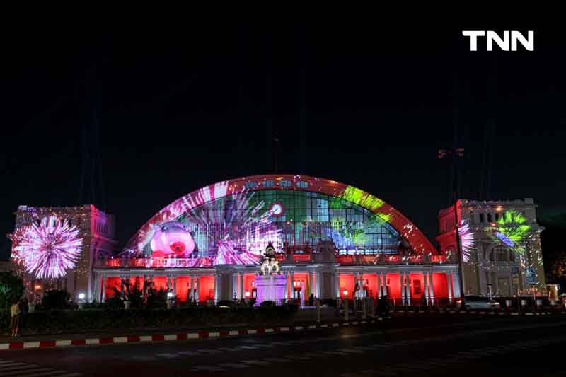 หมูเด้งบุกกรุง แสง สีสุดอลังการ ส่งท้ายปี หมูเด้งบุกกรุง แสง สีสุดอลังการ ส่งท้ายปี