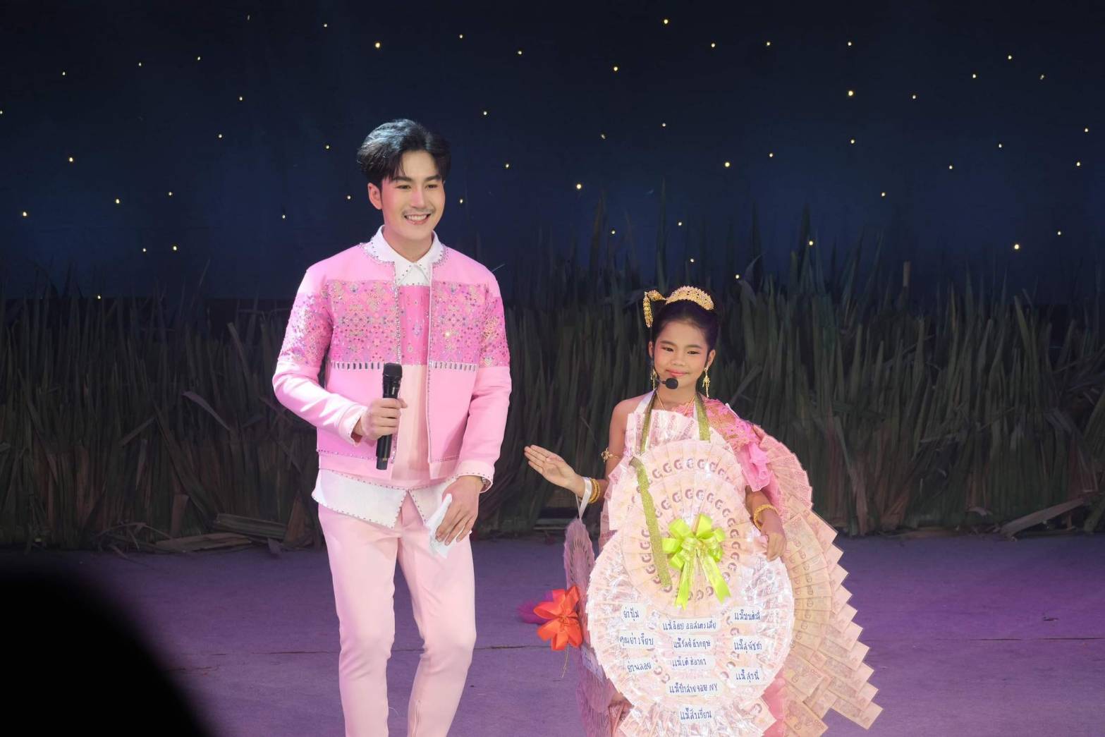 “นก พงศกร” ฝากตัว “น้องอะอาย สกุณาพร” สู่คณะหมอลำ คณะเสียงวิหก