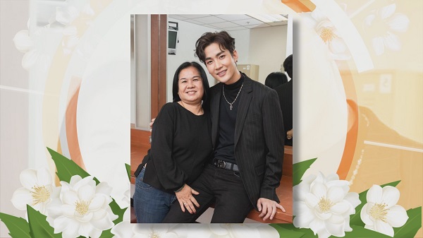 เต๋า เศรษฐพงศ์ นำทีมน้องๆในค่ายบอกรักคุณแม่ออนไลน์ (มีคลิป) เต๋า เศรษฐพงศ์ นำทีมน้องๆในค่ายบอกรักคุณแม่ออนไลน์ (มีคลิป)