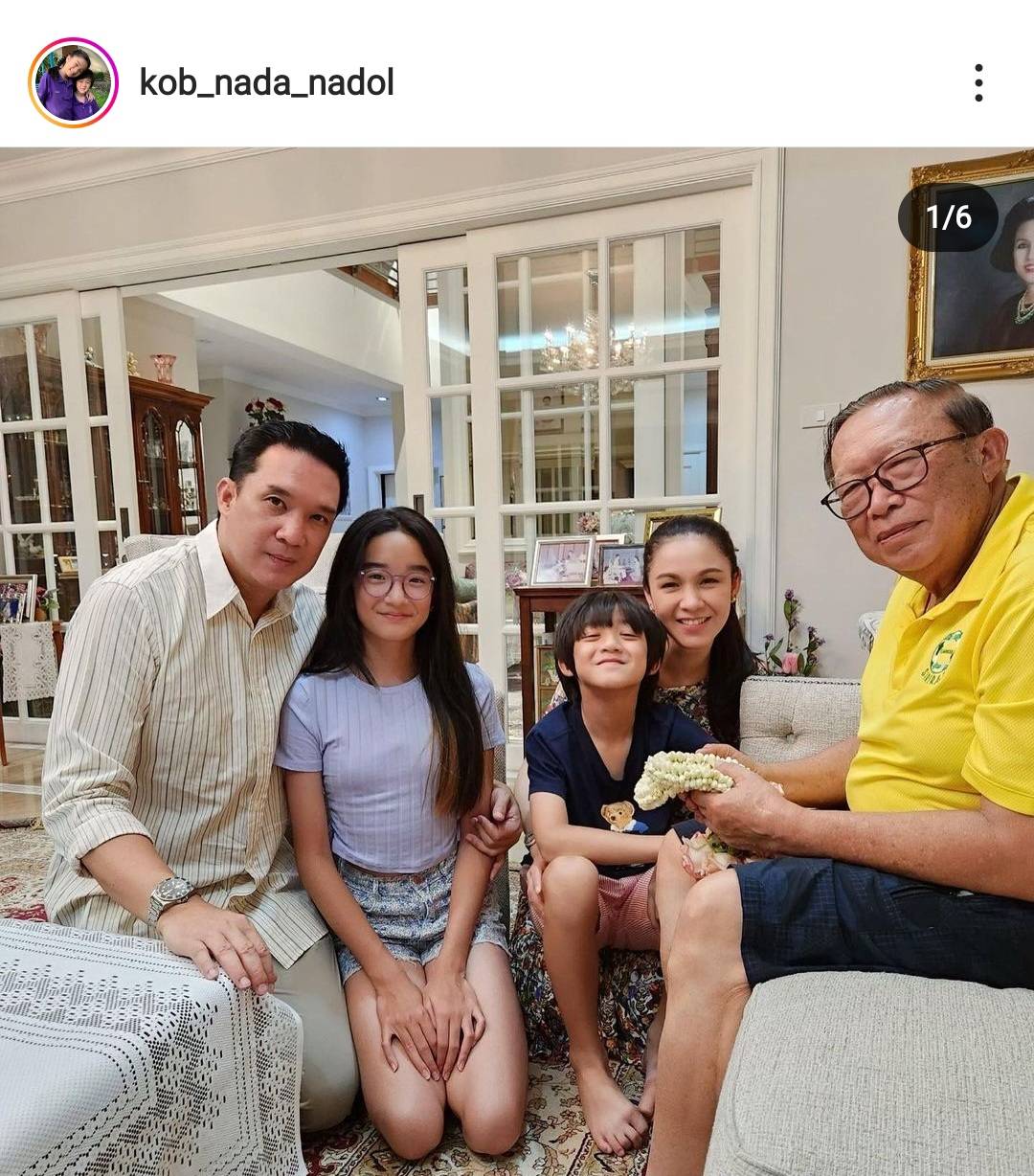 สุดอบอุ่น กบ สุวนันท์ และ บรู๊ค ดนุพร พาลูกๆ น้องณดา-น้องณดล กราบคุณพ่อ สุดอบอุ่น กบ สุวนันท์ และ บรู๊ค ดนุพร พาลูกๆ น้องณดา-น้องณดล กราบคุณพ่อ