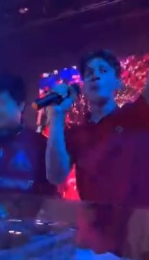 เอ็ม นันทวัฒน์ คว้าไมค์ประกาศลั่นกลางผับดัง ผมโดนตบ ไม่ได้โดนแตะ ทำคนงงทั้งร้าน 