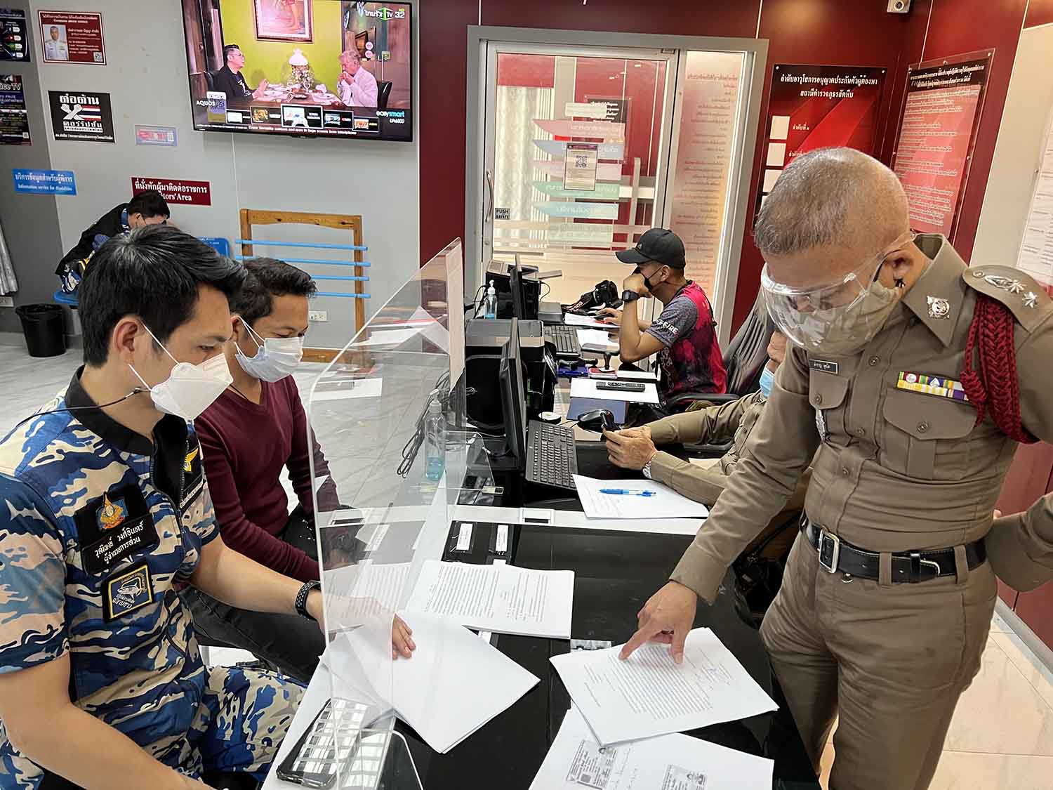 เอาผิด นทท.นั่งบนปะการังสัตหีบ