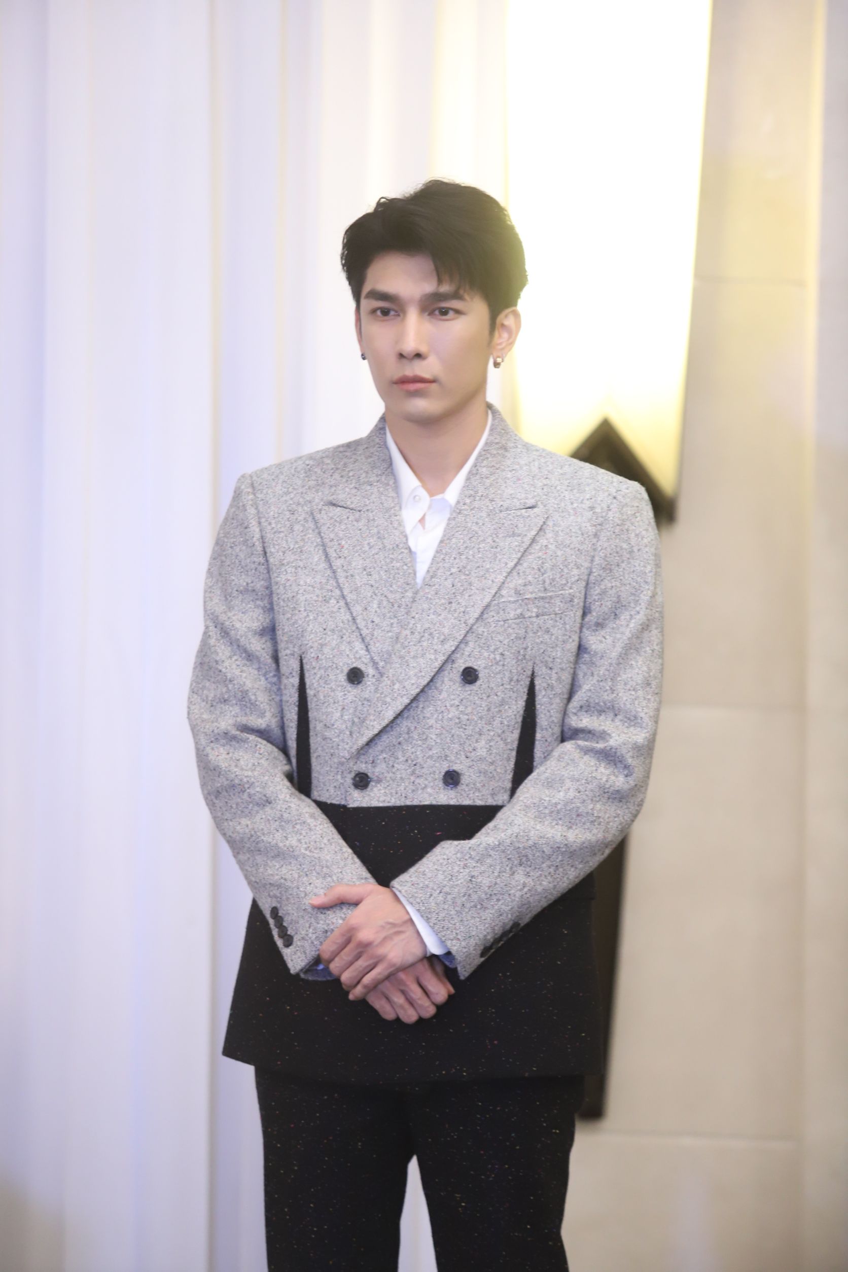 มิว ศุภศิษฏ์ ยอมรับเสียใจ ยกมือไหว้ขอโทษ! ปมดราม่าก็อปMV-คุกคามอดีตคู่จิ้น มิว ศุภศิษฏ์ ยอมรับเสียใจ ยกมือไหว้ขอโทษ! ปมดราม่าก็อปMV-คุกคามอดีตคู่จิ้น