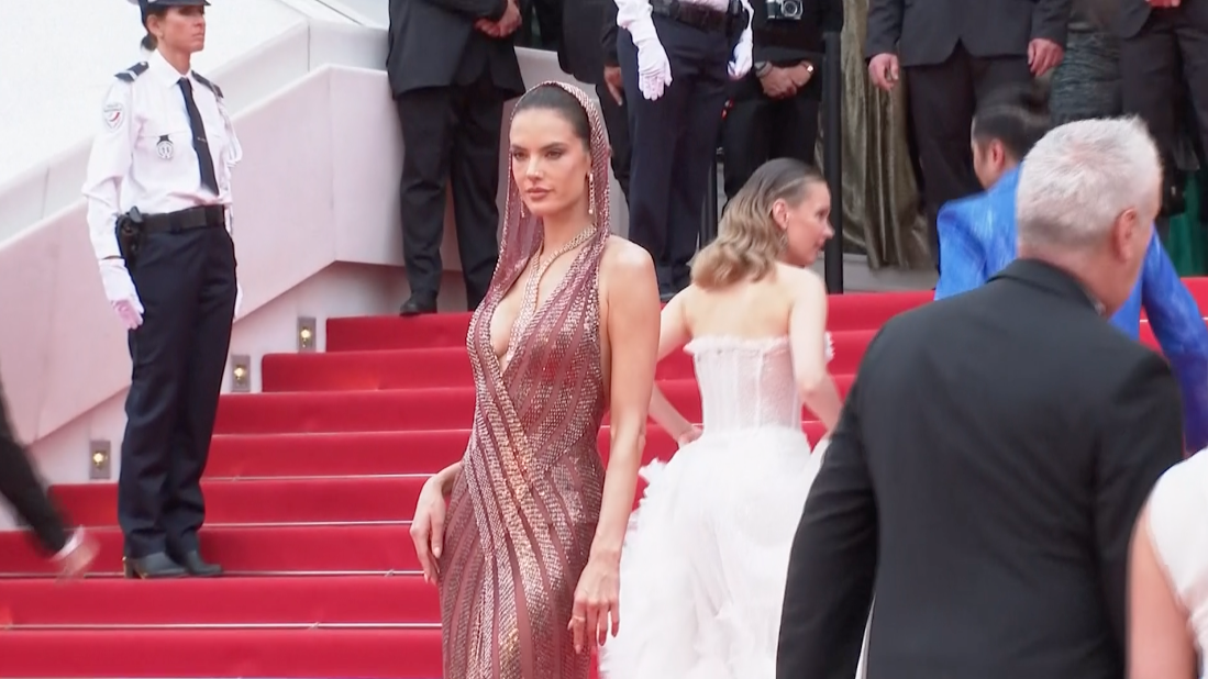 'ชมพู่ อารยา - ฟ่านปิงปิง'!! นำโผ Best Dress เมืองคานส์วันแรกของ Vogue Singapore