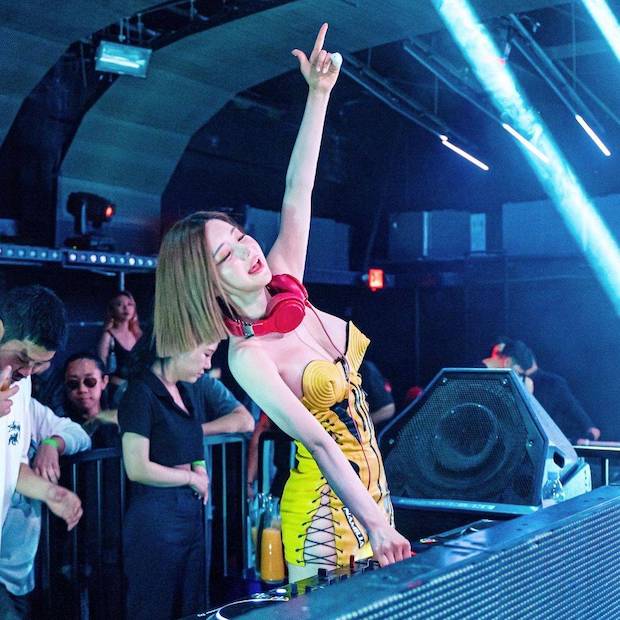 พูดไม่ตรงกัน!! สายการบินยืนยันไม่ได้กดดัน ‘ดีเจโซดา’ ถอดเสื้อผ้าต่อหน้าผู้คน พูดไม่ตรงกัน!! สายการบินยืนยันไม่ได้กดดัน ‘ดีเจโซดา’ ถอดเสื้อผ้าต่อหน้าผู้คน