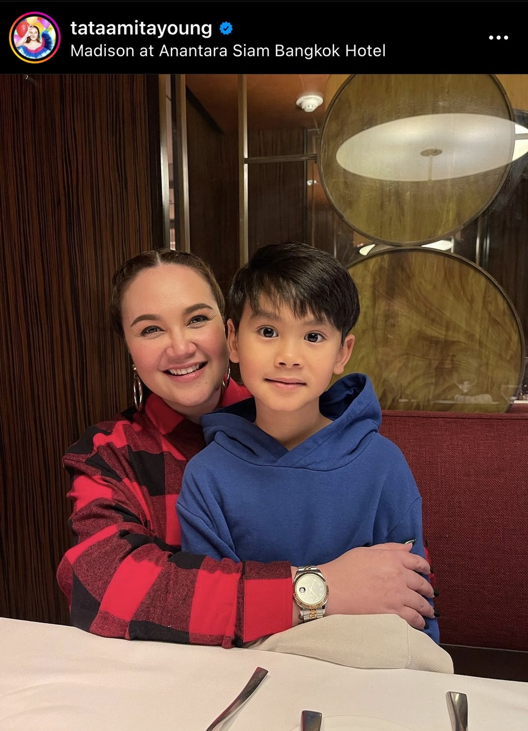 ภาพอบอุ่น!ภาพอบอุ่น! ทาทา ยัง ร่วมเฟรมอดีตสามี หมอฉัตรอดุลย์หลังร่วมวันเกิดลูกชาย ภาพอบอุ่น!ภาพอบอุ่น! ทาทา ยัง ร่วมเฟรมอดีตสามี หมอฉัตรอดุลย์หลังร่วมวันเกิดลูกชาย