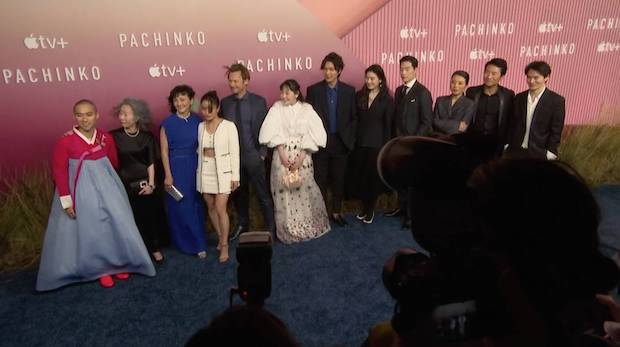 สื่อนอกรุมล้อม!! ‘อีมินโฮ - ยุนยอจอง’ เปิดตัวซีรีส์ Pachiko ที่แอลเอ (มีคลิป) สื่อนอกรุมล้อม!! ‘อีมินโฮ - ยุนยอจอง’ เปิดตัวซีรีส์ Pachiko ที่แอลเอ (มีคลิป)