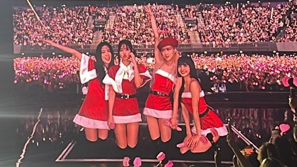 ของขวัญส่งท้ายปี “BLACKPINK”  โชว์คริสต์มาส แบบ ‘Mean Girls’ ที่อัมสเตอร์ดัม