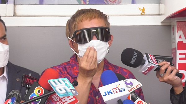 “พชร์ อานนท์” เข้ารับทราบข้อกล่าวหาที่ สน.ห้วยขวาง (มีคลิป) “พชร์ อานนท์” เข้ารับทราบข้อกล่าวหาที่ สน.ห้วยขวาง (มีคลิป)