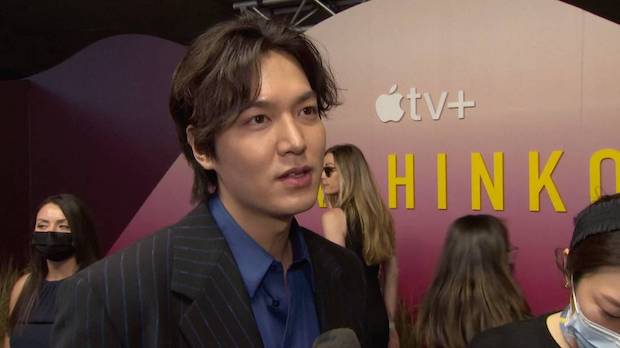 สื่อนอกรุมล้อม!! ‘อีมินโฮ - ยุนยอจอง’ เปิดตัวซีรีส์ Pachiko ที่แอลเอ (มีคลิป) สื่อนอกรุมล้อม!! ‘อีมินโฮ - ยุนยอจอง’ เปิดตัวซีรีส์ Pachiko ที่แอลเอ (มีคลิป)