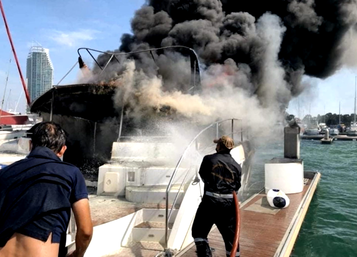 ควันโขมง! ไฟไหม้ เรือยอร์ชหรู คาดเสียหายกว่า 18 ล้าน