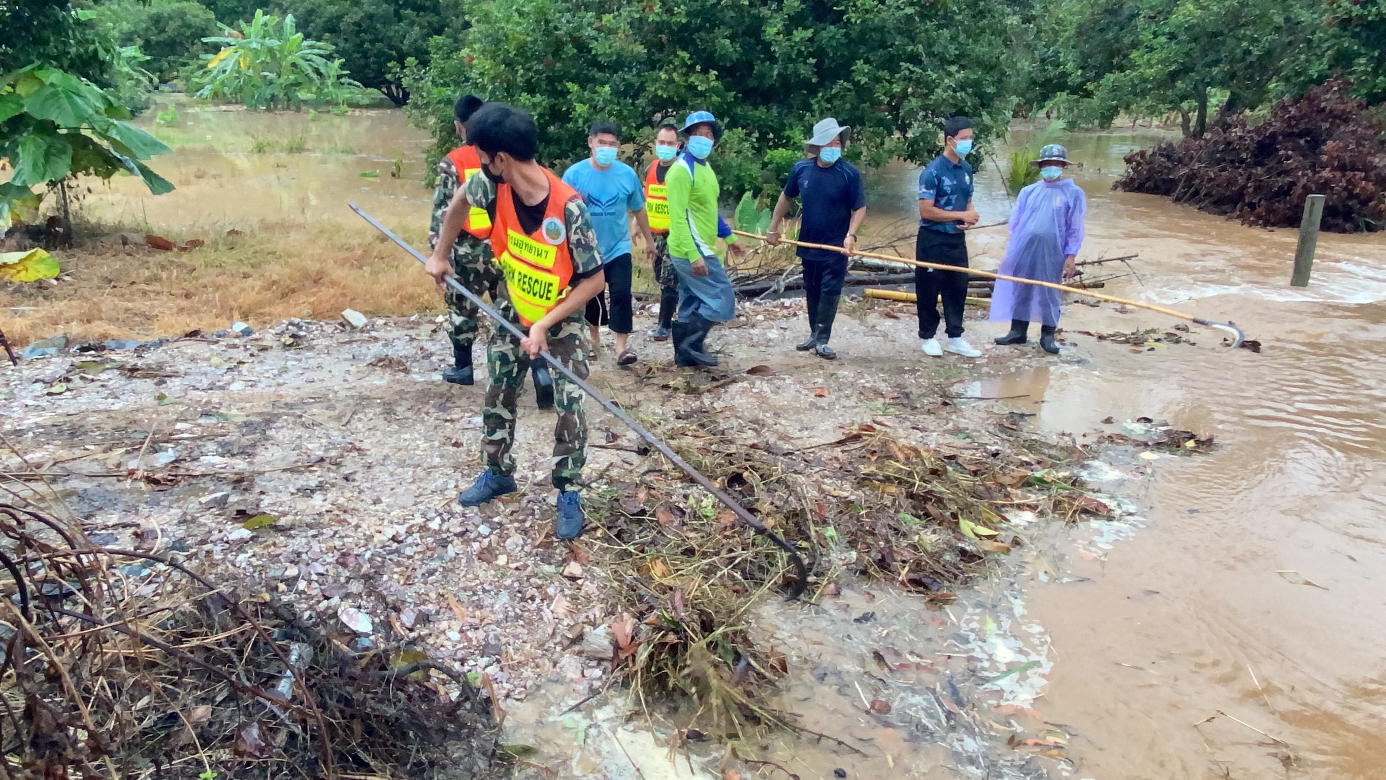 ฝนถล่มจันทบุรี! น้ำตกพริ้ว เตือนระวังน้ำป่าไหลหลาก ฝนถล่มจันทบุรี! น้ำตกพริ้ว เตือนระวังน้ำป่าไหลหลาก