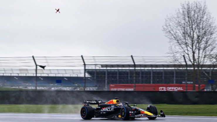 โดรนกล้องเร็วสุดในโลก ! แซงรถแข่งฟอร์มูลาร์วันแชมป์โลก 3 สมัย