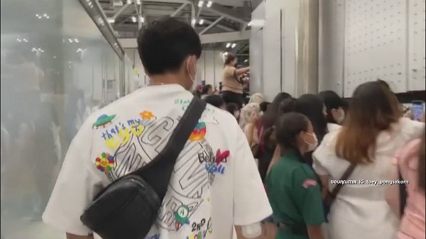 เต้ย พงศกร ร่วมส่ง แจ็คสัน หวัง กลับเกาหลี (มีคลิป) เต้ย พงศกร ร่วมส่ง แจ็คสัน หวัง กลับเกาหลี (มีคลิป)
