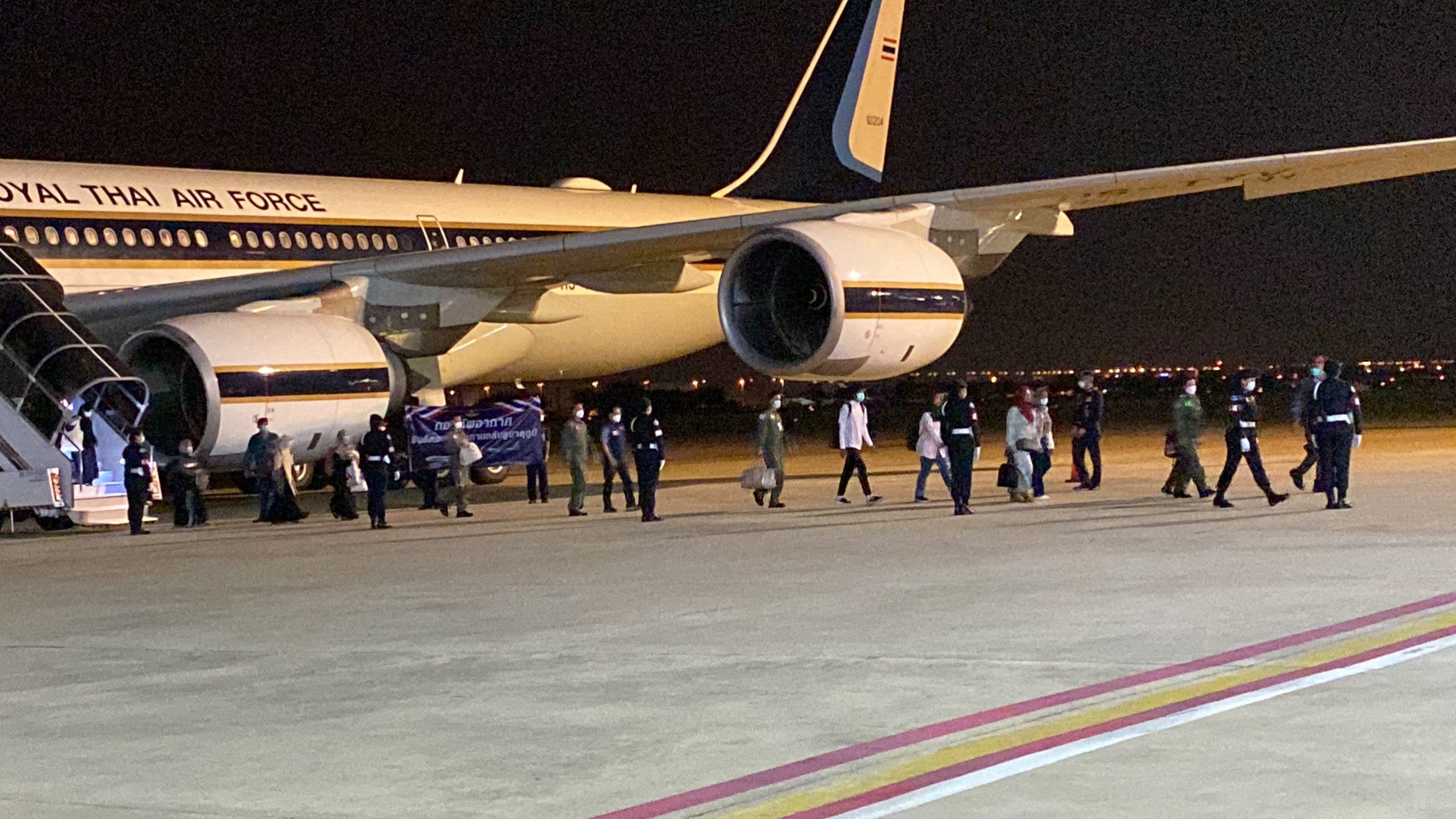 ​ประมวลภาพ นายกฯ รับ คนไทยในซูดาน ชุดแรก 
