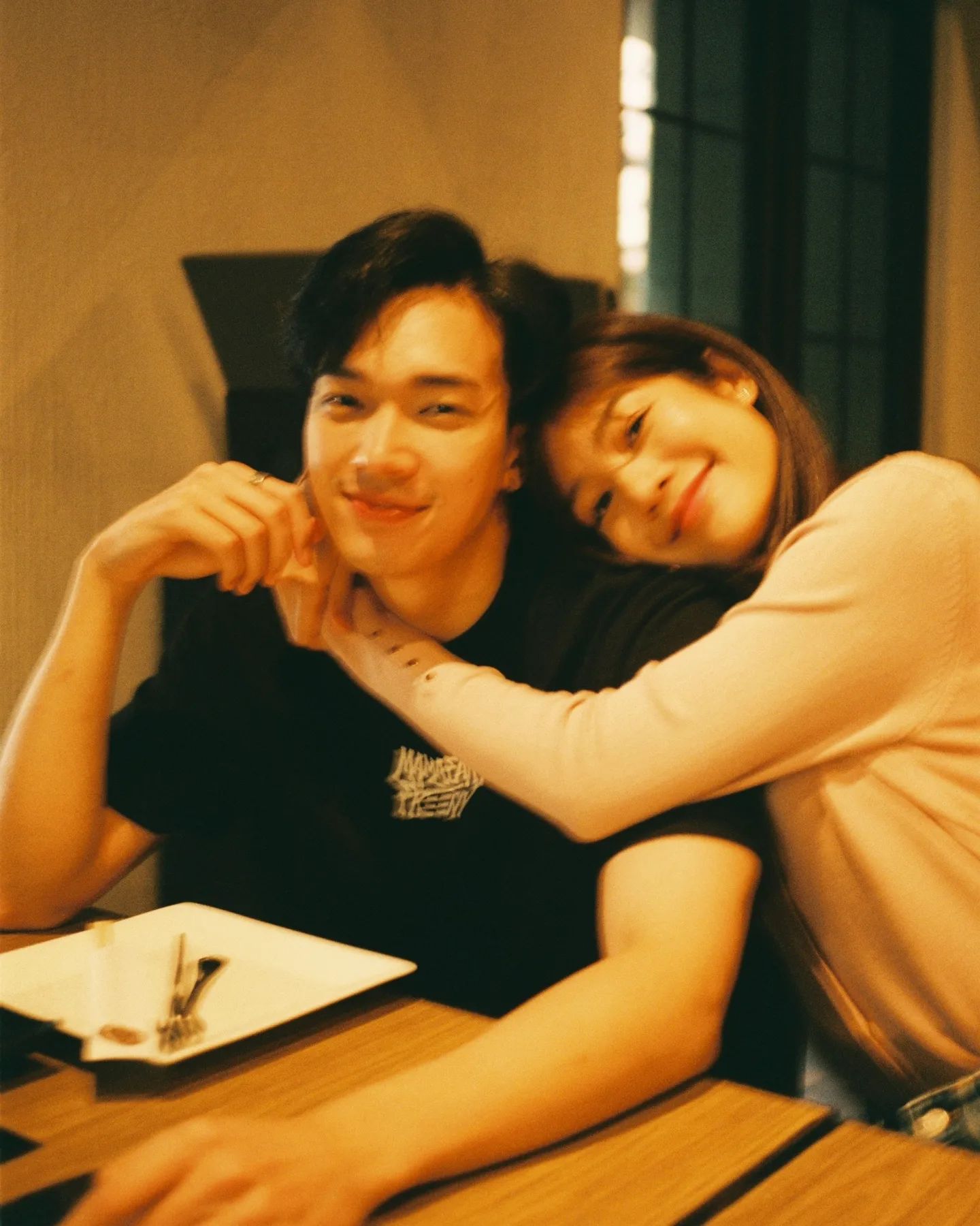 โอบ - มะปราง โพสต์ภาพคู่ลูกเหมือนกัน ทำชาวเน็ตจับตาความสัมพันธ์