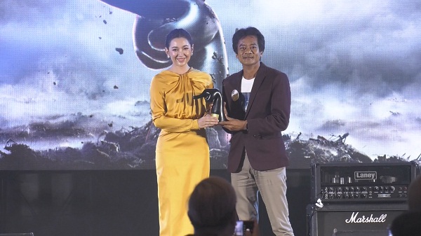 “ก็อต จิรายุ-เบลล่า” คว้ารางวัลนำชาย-หญิง สมาคมผู้กำกับภาพยนตร์ไทย ครั้งที่ 11 (มีคลิป) “ก็อต จิรายุ-เบลล่า” คว้ารางวัลนำชาย-หญิง สมาคมผู้กำกับภาพยนตร์ไทย ครั้งที่ 11 (มีคลิป)