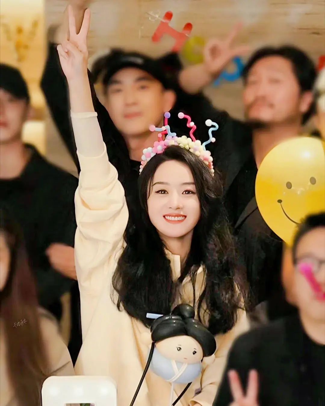 สั่งก๋วยเตี๋ยวเต็มโต๊ะ!! 'จ้าวลี่อิ่ง' นางเอกซุปตาร์จีน ไม่พลาดชิมของแซ่บเมืองไทย สั่งก๋วยเตี๋ยวเต็มโต๊ะ!! 'จ้าวลี่อิ่ง' นางเอกซุปตาร์จีน ไม่พลาดชิมของแซ่บเมืองไทย