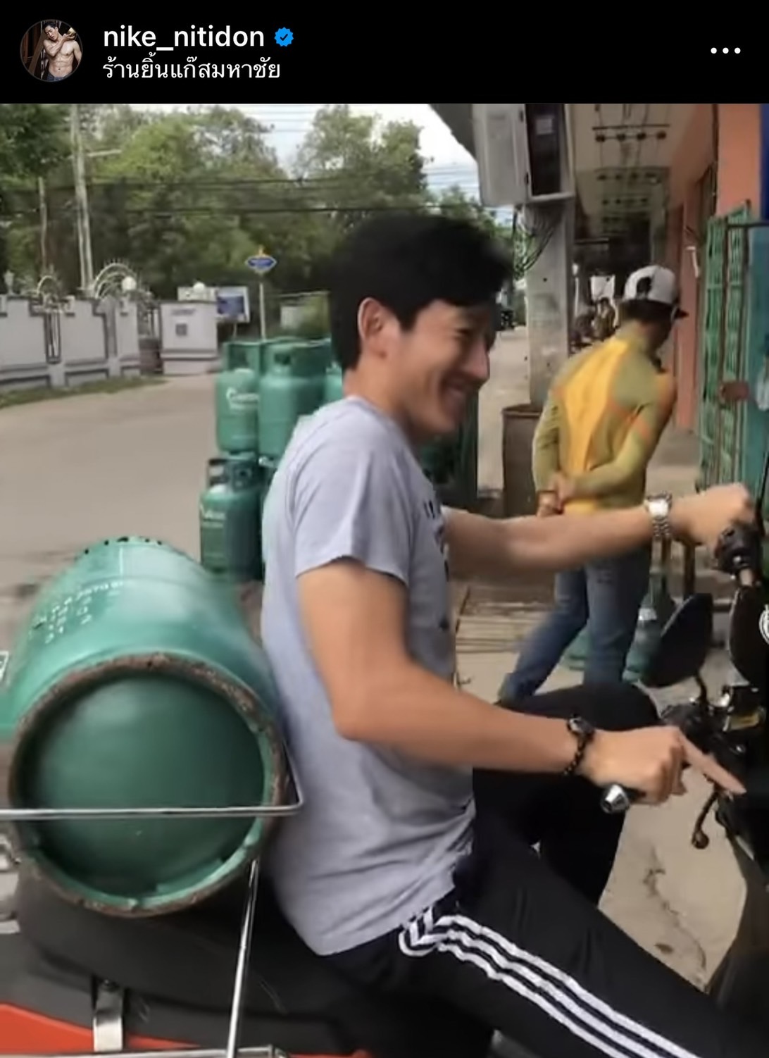 ไม่เลือกงานไม่ยากจน ไนกี้ นิธิดล ขับมอเตอร์ไซค์ส่งแก๊ส ลั่น! เสียงแม่คือเร่งมาก