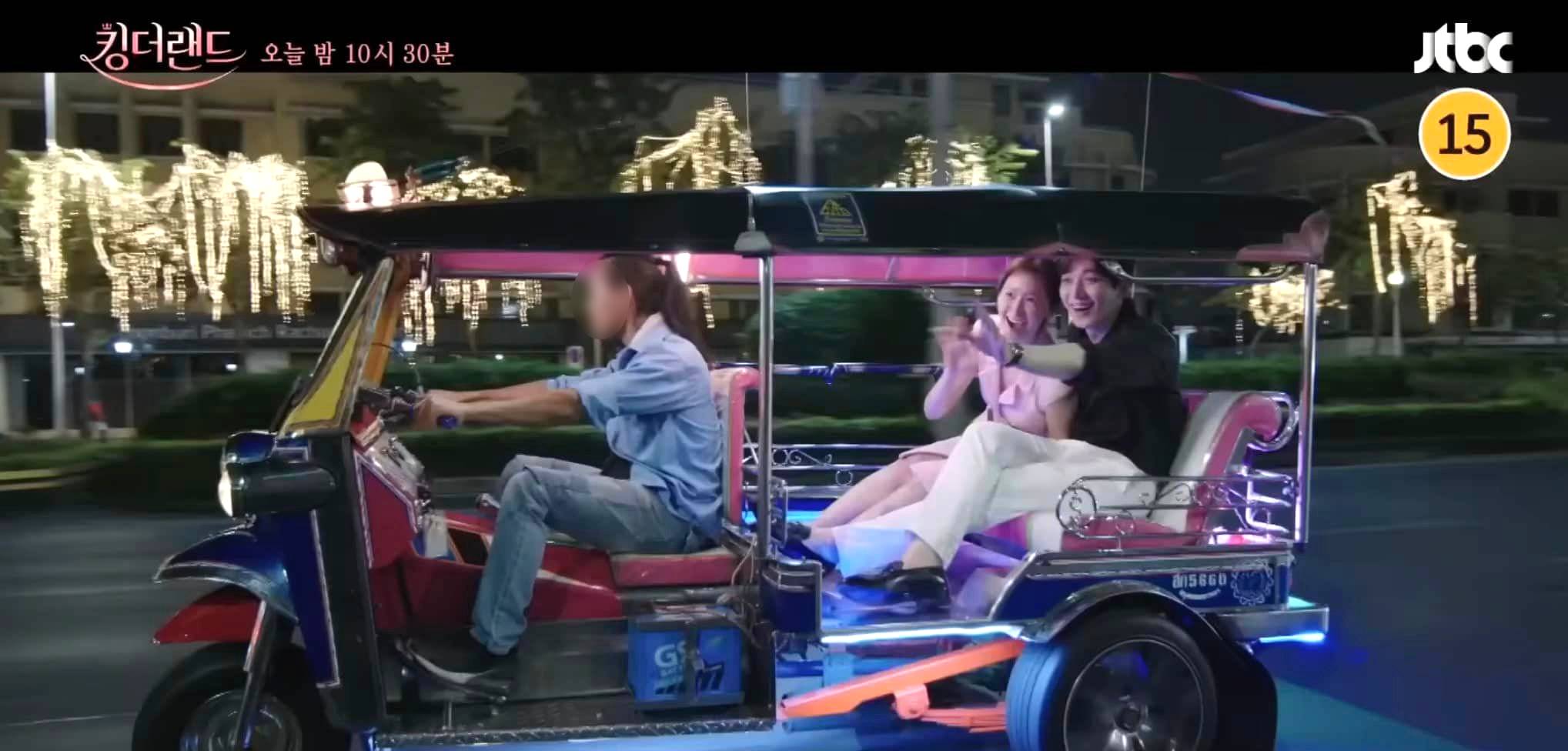 สวีททั่วกรุง!! ‘จุนโฮ - ยุนอา’ พระนางซีรีส์ King the Land กับฉากหวานในเมืองไทย สวีททั่วกรุง!! ‘จุนโฮ - ยุนอา’ พระนางซีรีส์ King the Land กับฉากหวานในเมืองไทย