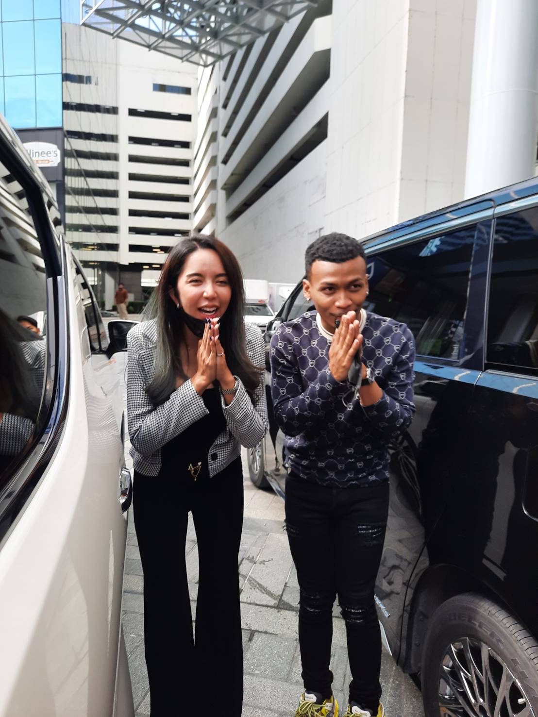 บอล เชิญยิ้ม โพสต์ยืนยัน กระรอก และภรรยา คือคนในครอบครัวและเป็นคนดี บอล เชิญยิ้ม โพสต์ยืนยัน กระรอก และภรรยา คือคนในครอบครัวและเป็นคนดี